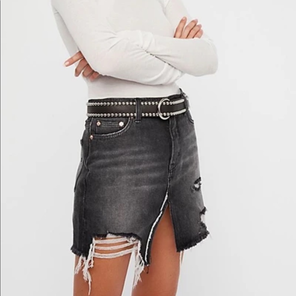 We The Free Women's‎ Black Denim Relaxed Fit Distressed Ripped Mini Skirt 25